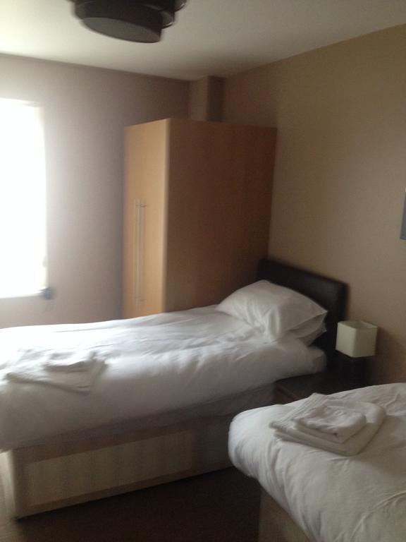 Coach & Horses Bed & Breakfast Tredegar Room photo